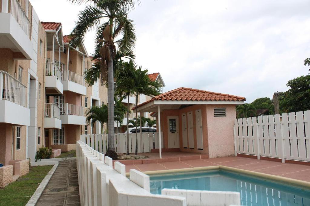 Finest Accommodation Marley Manor Apt # 513 Ground Floor 6 Marley Rd Kgn 6 Kingston Exterior foto